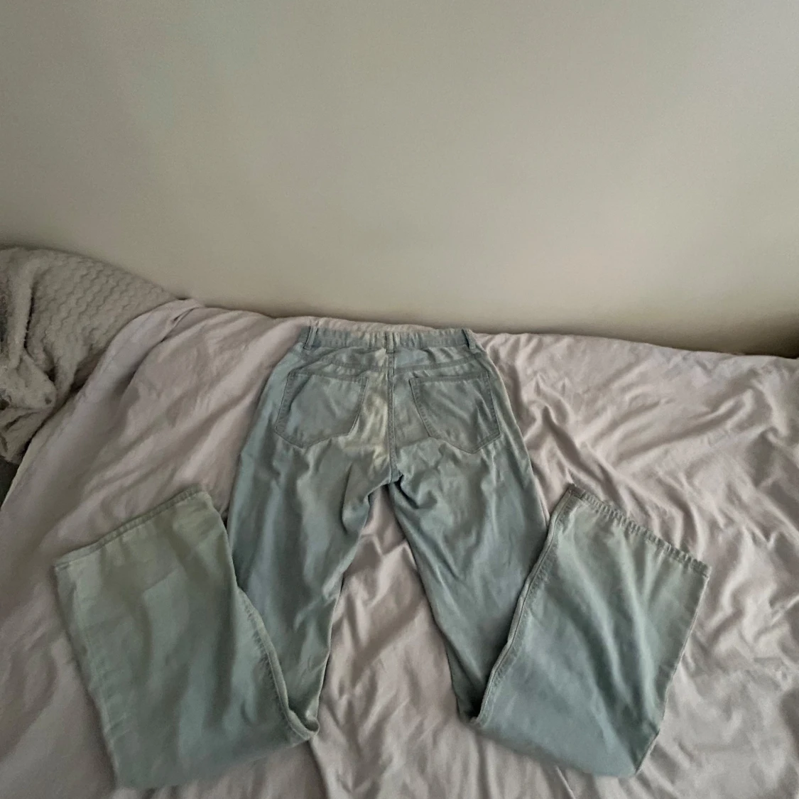 Ljusblå wide jeans från Lindex - 4