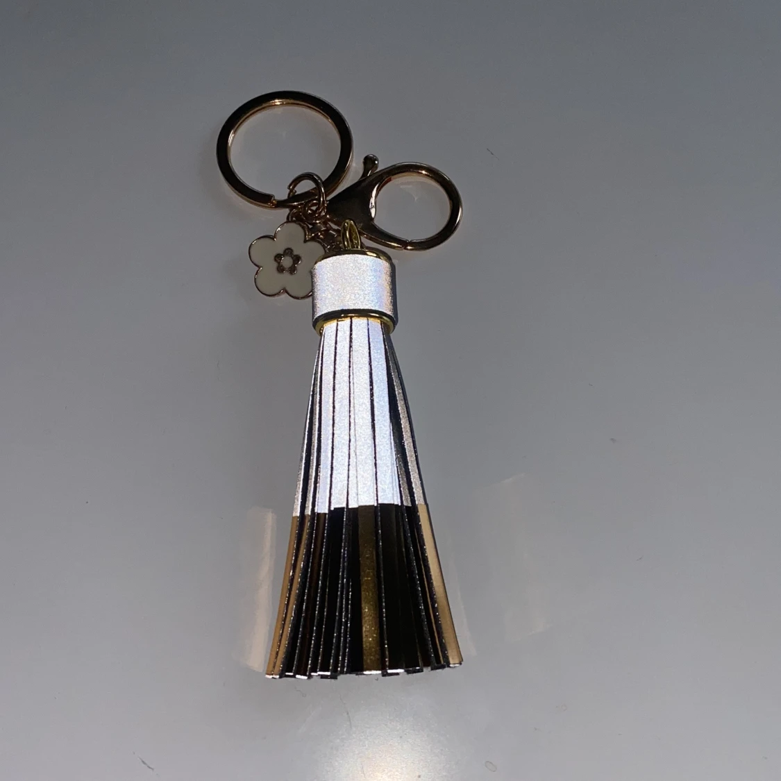 Grå och guldig väsk reflex  - 1