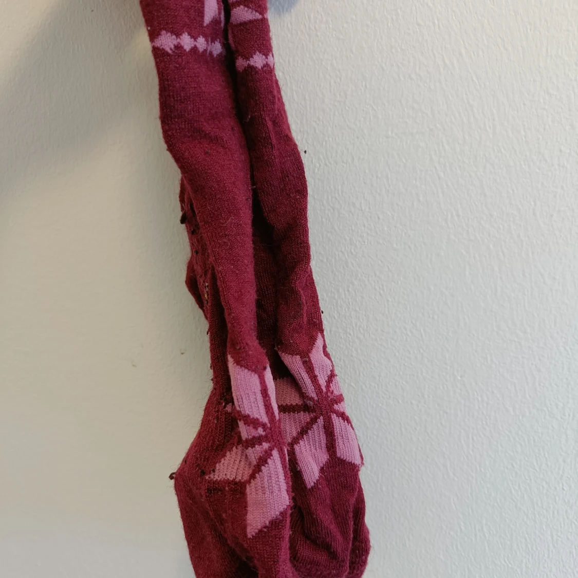 Vinröda ullstrumpor med stjärnmönster - 1