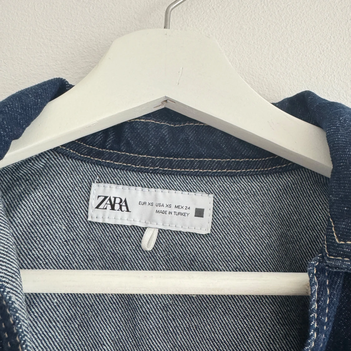 Mörkblå jeanstopp från Zara XS - 1