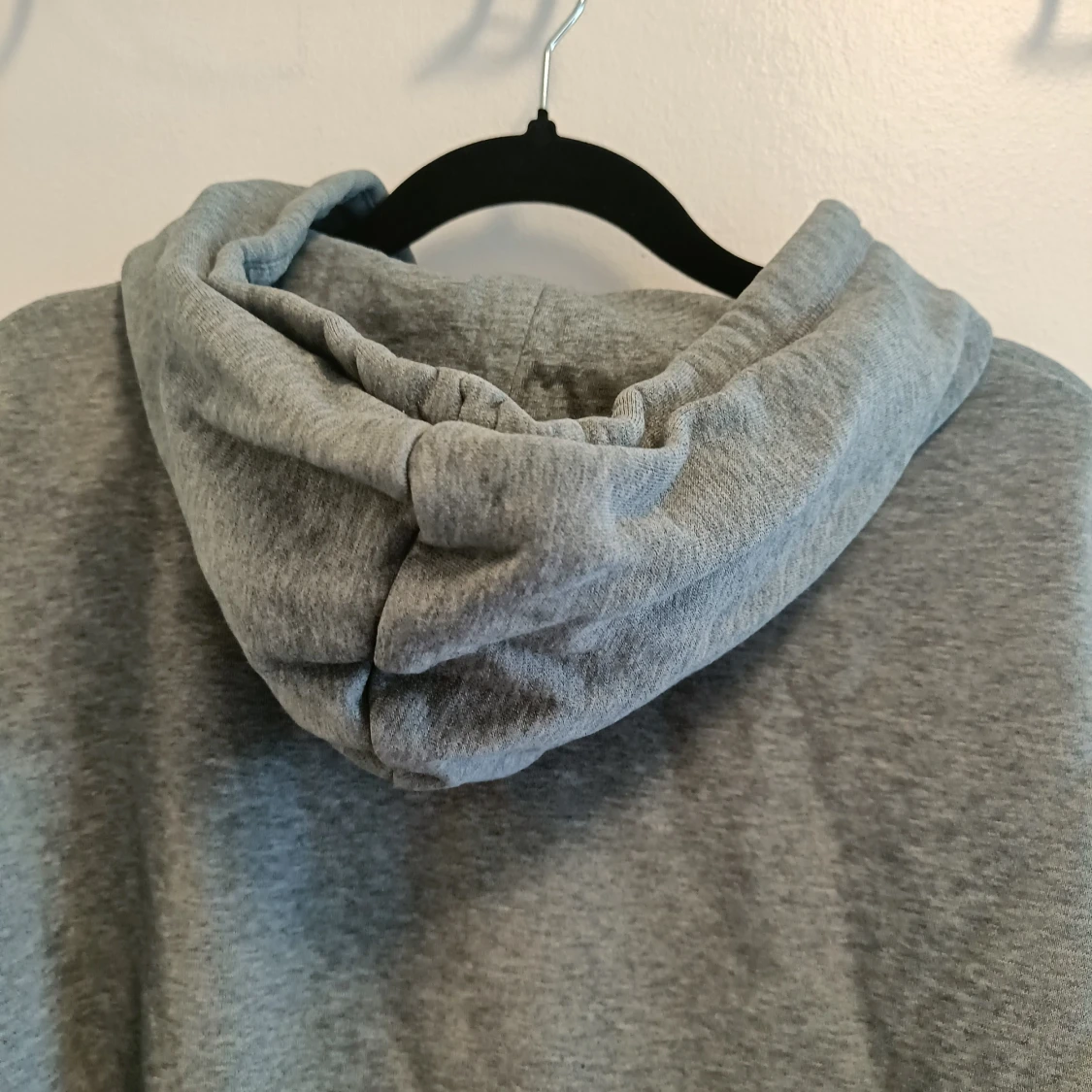 Grå hoodie från Puma med logga - 1