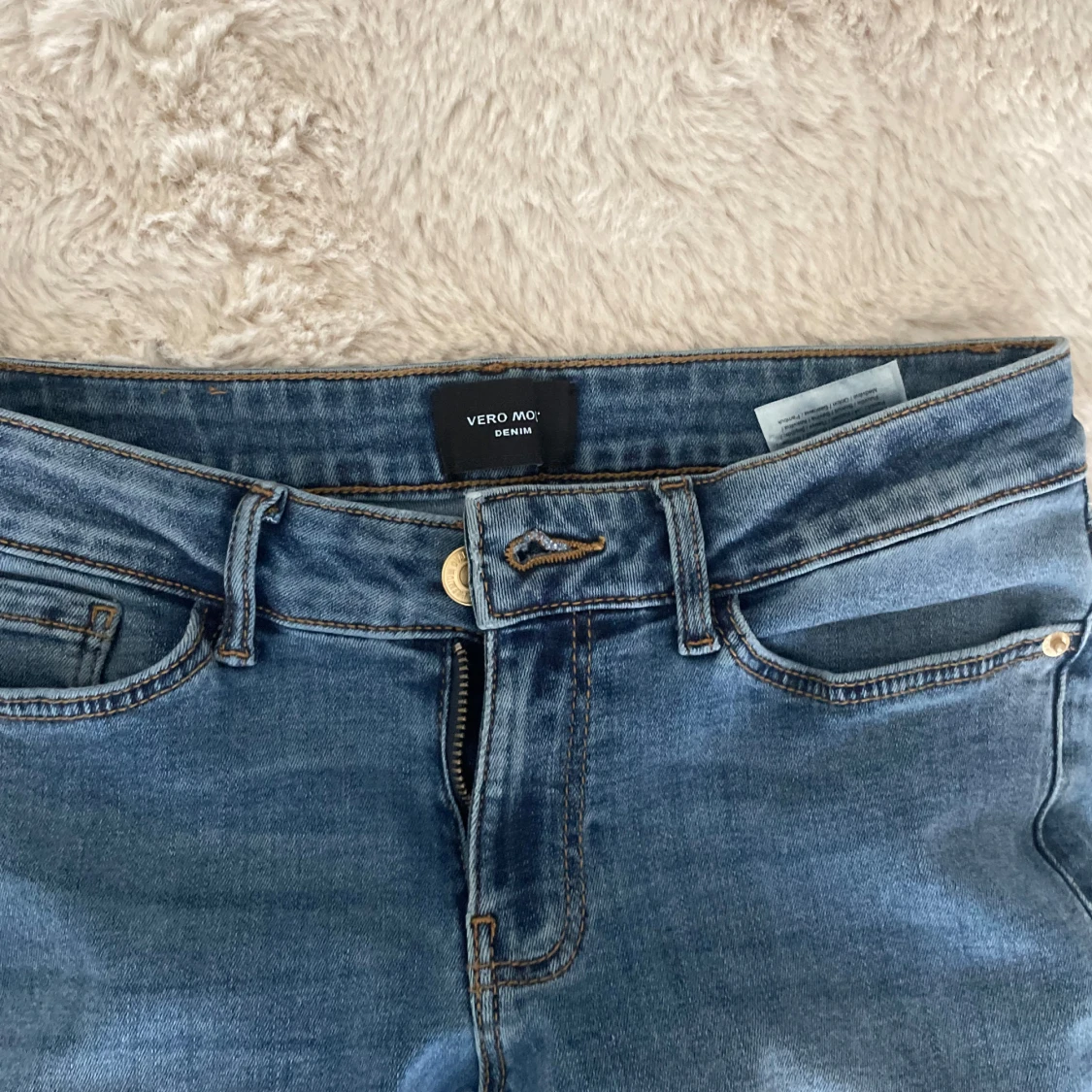 Blå bootcut jeans från Vero Moda - 2