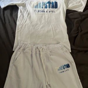 Trapstar sett vitt - Säljer ett trapstar sett i storlek S. du kan också bara köpa en av dem. Godtar även pris negotiation.