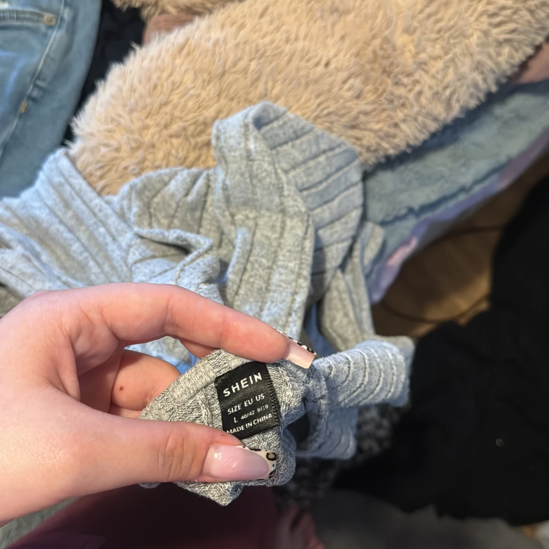 Grå omlottopp från SHEIN - 2