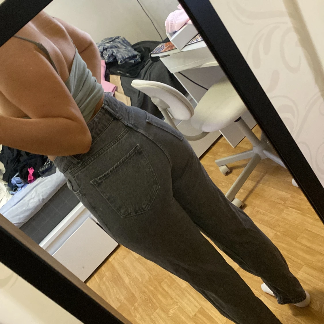 Gråa högmidjade jeans - 1