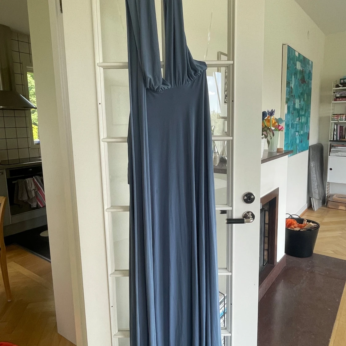 Blå långklänning med omlott och knyt - 3