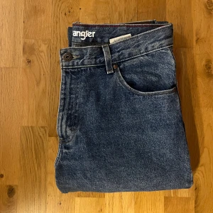 Oanvända wrangler jeans - Ett par oanvända wrangler jeans, straight leg storlek 32/32