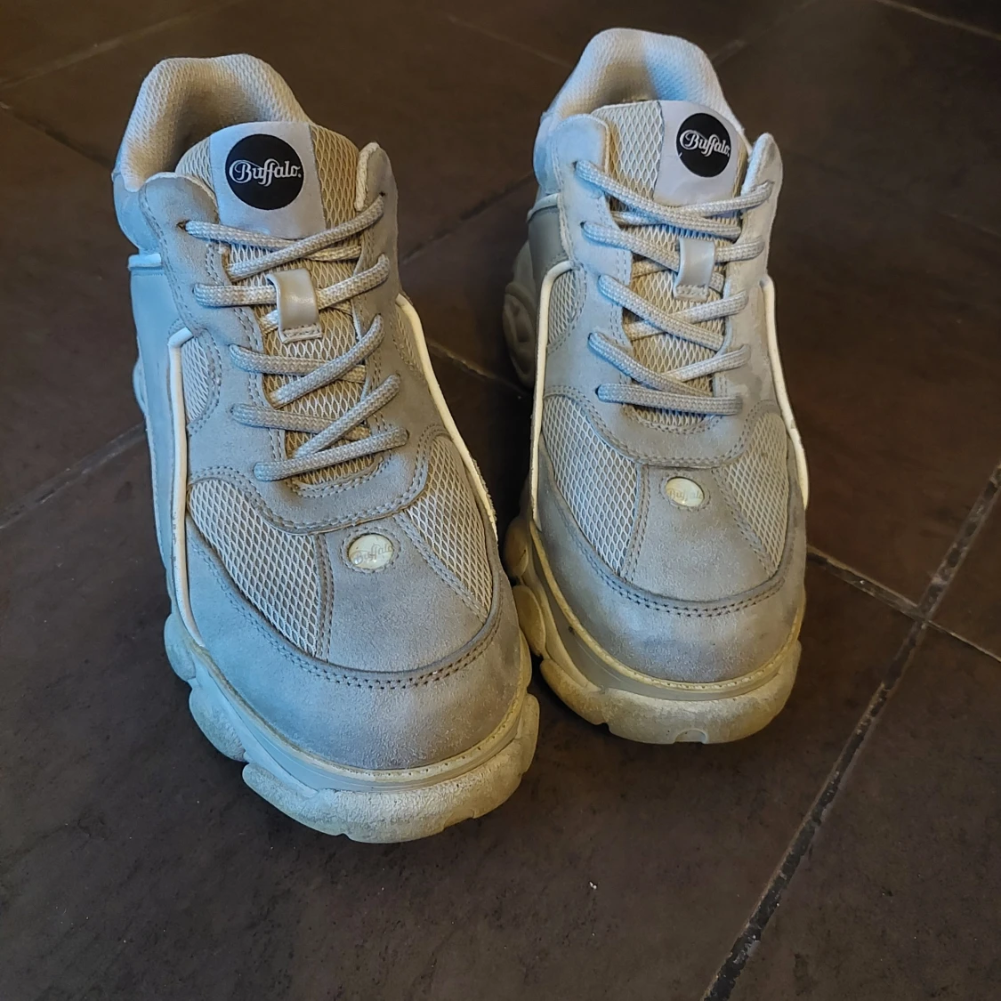 Boffalo Beige sneakers strl 38