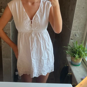 Vit klänning - Söt vit klänning