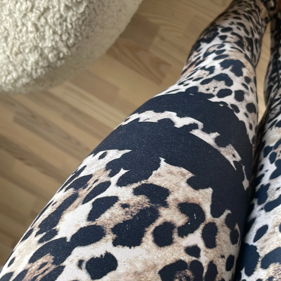 Leopardmönstrade träningstights från Stronger - 4