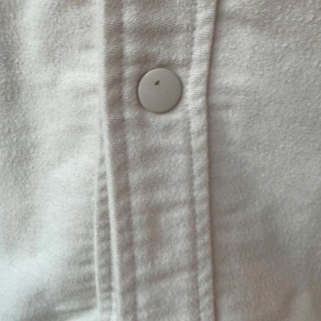 Beige overshirt med knappar - 2