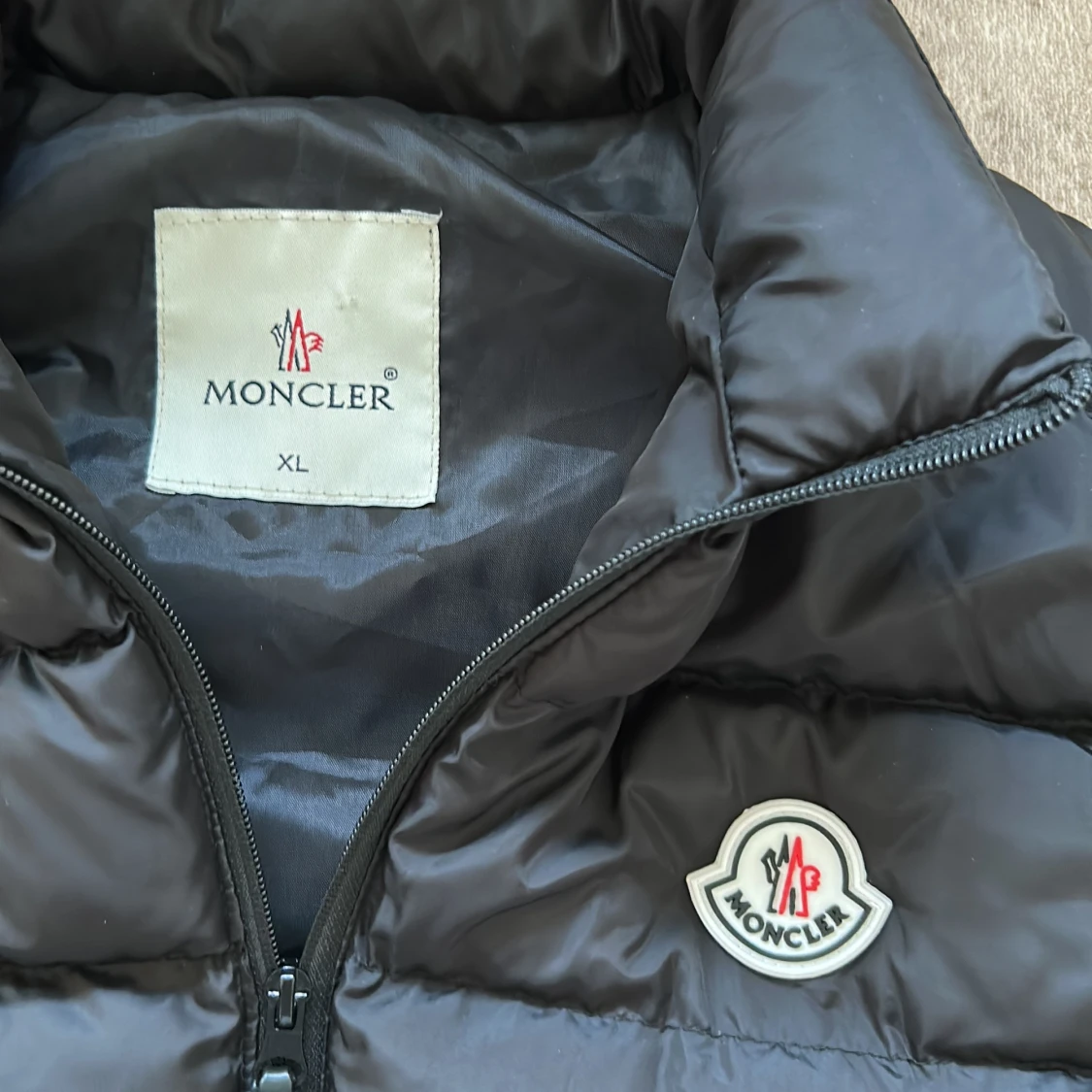 Svart dunväst från Moncler - 1