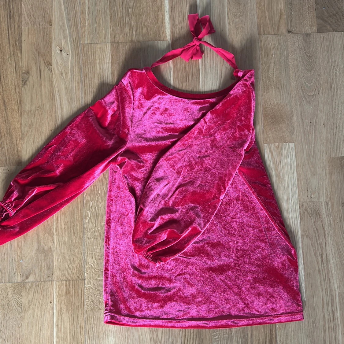 Röd sammetstopp från Hampton Republic - 2