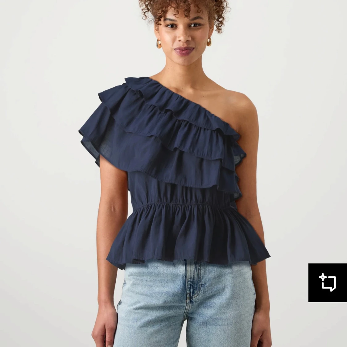 Mörkblå volangtopp med oneshoulder