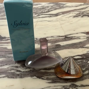 Sylvia blue up, Calvin klein, popy moreni - 3 dam parfymer- sylvia blue up, calvin klein och popy moreni, paketpris- 400. Kan även köpas enskilt. Vid frågor, skriv!