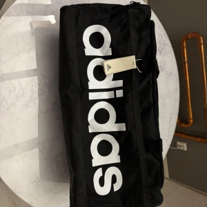 Adidas bag - Helt oanvänd 