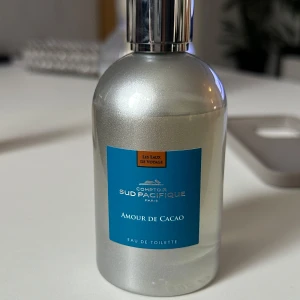 Amour de cacao / comptoir sud pacifique  - Säljer min parfym då den inte kommer till användning,  finns mycket kvar i.  100ml
