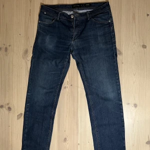 Massimo Dutti Jeans - Riktigt schysta Massimo Dutti Jeans. Väl använda men inga defekter på byxorna. Storlek 42, midja ungefär 31 i storlek 