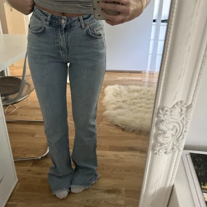 Gina Jeans - Jeans från Gina tricot, mid waist, använda 2 gånger