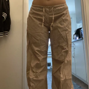 Cargobyxor - Från gina tricot. Aldrig använda. Strl m! 
