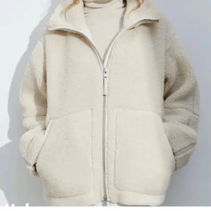 Hm Teddyjacka XS - Slutsåld Teddy jacka från Hm i storlek XS! Om ni vill köpa är det bara att trycka på ”köp nu” 💘💘