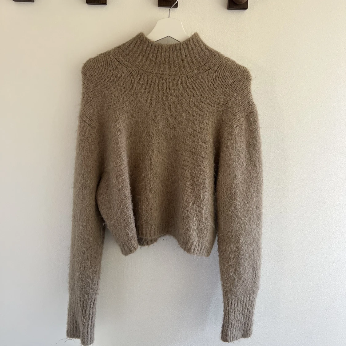 Ljus brun stickad tröja storlek M