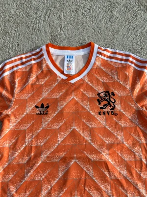 Nederländerna tröja🇳🇱  - Nederländerna tröja med gullit på ryggen  Storlek M 