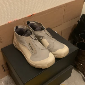 Salomon skor - Fett snygga salomon skor knappt använda passar en 43 eller mindre