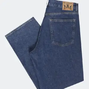 Säljer dessa baggy jeans från sweet sktbs. Säljer pga att jag inte andvänder dem. Ordinarie pris 700kr
