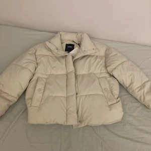 pull&bear jacka - fick den av pappa i present från polen men den passade inte så säljer den här❤️‍🩹