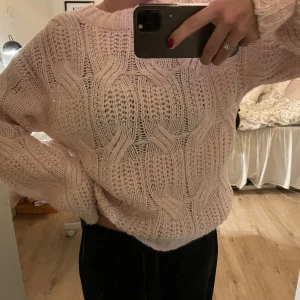 Ljusrosa stickad tröja  - Ljusrosa stickad tröja från zara kids💕passar s-m!