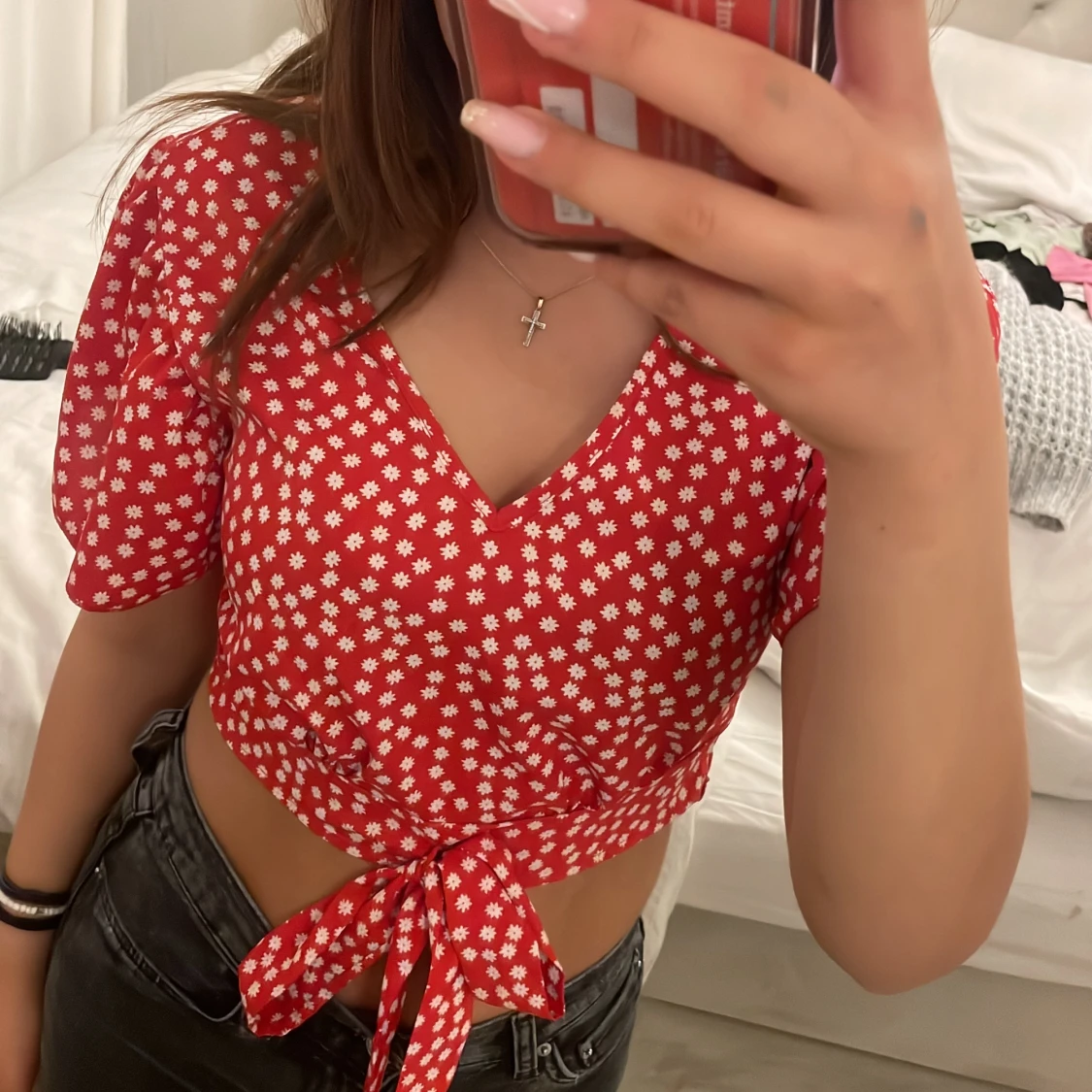Röd blommigt magtröja