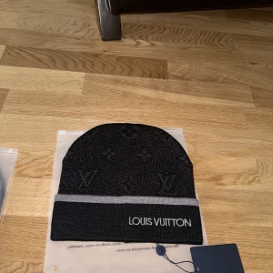 Mössa - Helt ny mössa. Kartong och påse finns (tillkommer kostnad på 500kr)