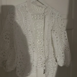 Blus  - Säljer denna supersnygga blus, storlek S🫶🏻aldrig använd 