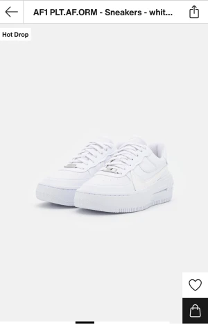 Nya nike skor - Helt nya oanvända Nike air force.  storlek 40 men passar mig som har 30 då de är små i storleken.  ligger fortfarande helt orörda i kartong. Nyprise 1295kr mitt pris 995kr