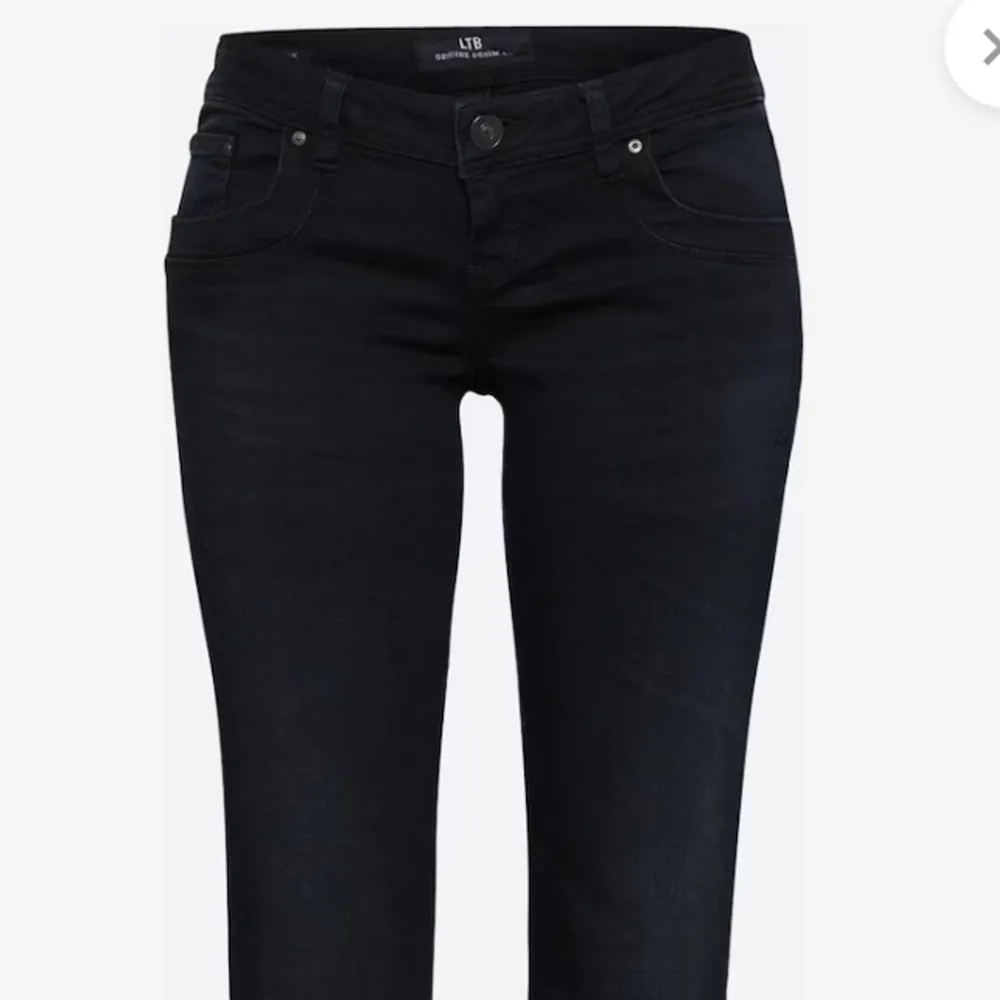 Jag säljer mina fina lågmidjade bootcut jeans från ltb, dom är i jättefint skick.💘dom är i jättefint skick. nypris : 829 kr  Skriv privat för frågor eller mer bilder💘. Jeans & Byxor.