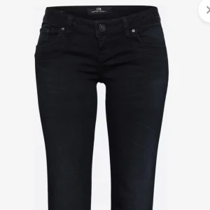 Ltb - Jag säljer mina fina lågmidjade bootcut jeans från ltb, dom är i jättefint skick.💘dom är i jättefint skick. nypris : 829 kr  Skriv privat för frågor eller mer bilder💘
