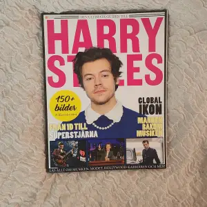 Hej💕 Säljer denna Harry Styles tidning, köpte för något år sedan för 129😊 hör av er om ni har några frågor! Kan mötas upp i Stockholm ananars tillkommer frakt i priset💕😊