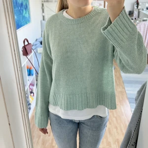 Stickad tröja  - Grön stickad tröja, fint skick!