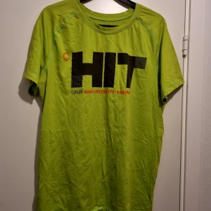 Tränings t-shirt  - Cool härlig grön tränings t-shirt 