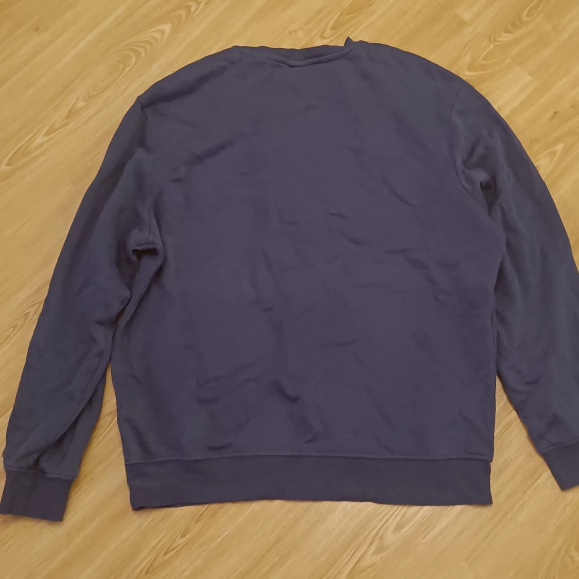 Blå tjocktröja 