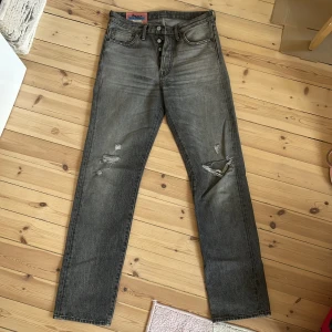 Acne Studios 1996 jeans - Acne Studios 1996 jeans från 2019, storlek 29/34. Knappt använda. Liknar levis 501 i modellen