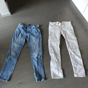 Jeans - Lee-32/34: 300kr Neuw-32/34: 200kr 