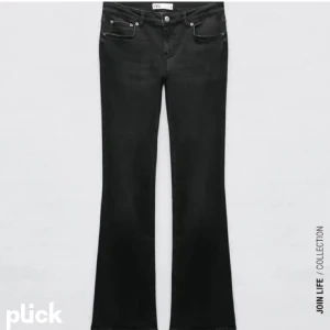 Zara low waist bootcut  - Säljer dessa super snygga jeans som är slutsålda på Zaras hemsida! Inga defekter 