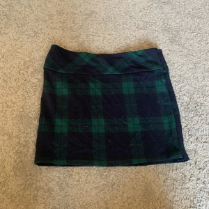 Kort kjol - Säljer denna jättefina kort kjolen som osar perfekt för hästen och vintern. Den är i bra skick 