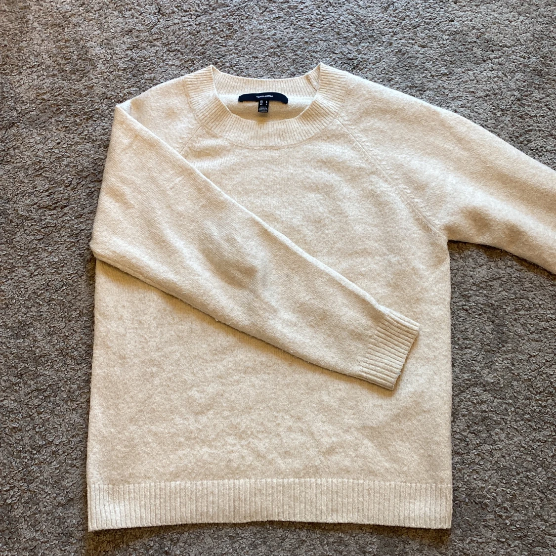 Begie stickad tröja  - 90