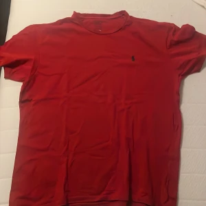 Ralph Laurent T-Shirt - Snygg tröja är i bra skick. Ny pris 600