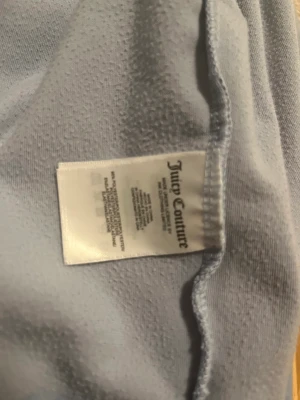 Juicy couture  - Säljer min fina juicyhoodie i ljusblå, finns även byxor i profil. Perfekt skick🤍