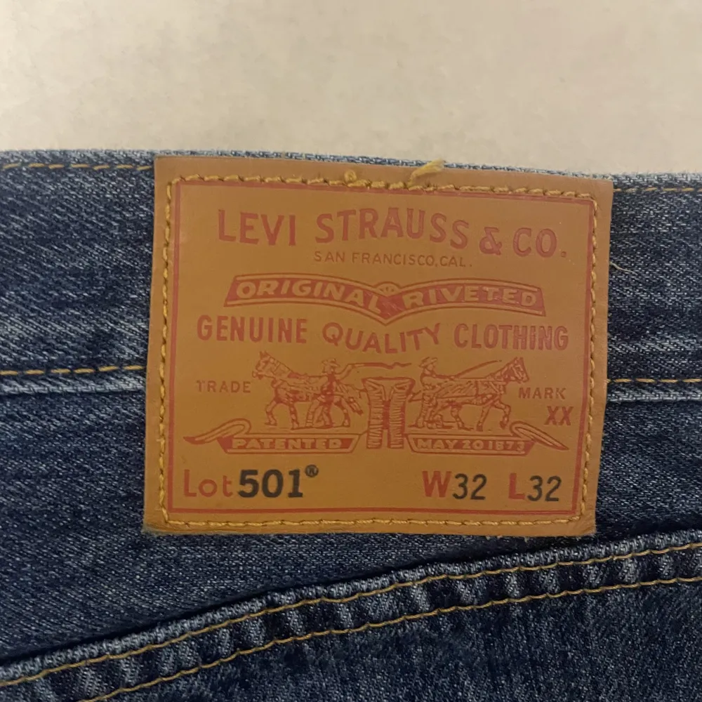 Ett par Levis 501 i nyskick enbart använda hemma.. Jeans & Byxor.