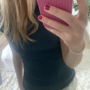 T-shirt  - Helt oanvänd T-shirt från zara med lappen kvar 💞 kommer inte till användning, köpt för 139 